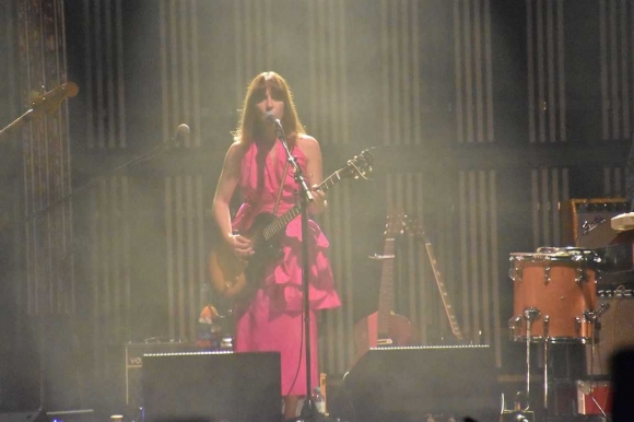 Feist, die Sängerin aus Kanada mit Band im Österreich