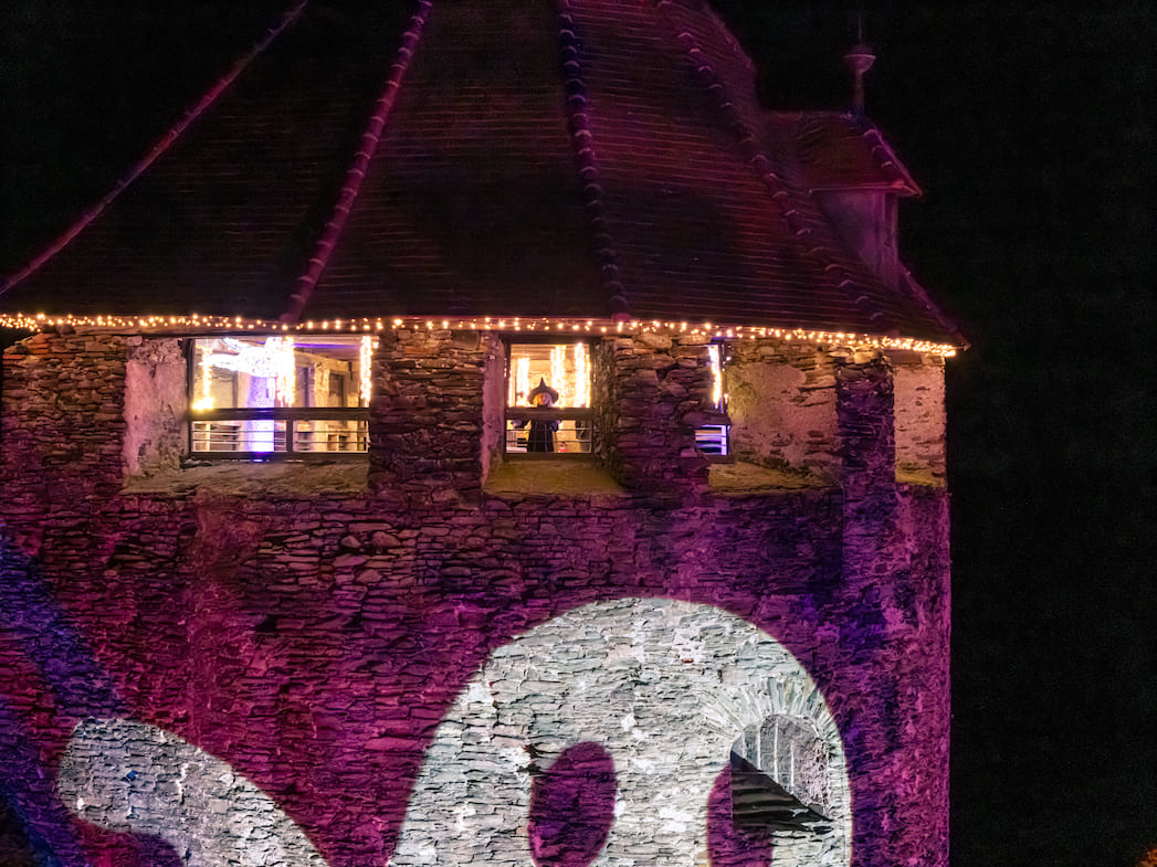 Auch Turmführungen sind auf Burg Schlaining möglich. Foto (c) Burgenland Tourismus MFilm HalloweenSchlainingFotocBurgenlandTourismusMFilm1